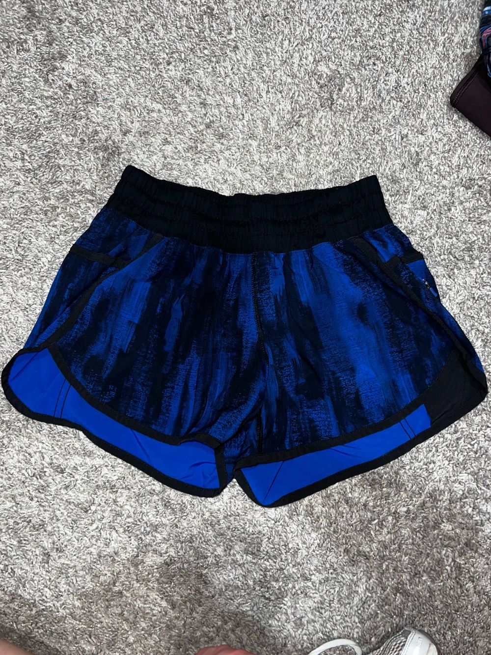 Women’s lululemon athletica Tracker Blue Black Shorts 6